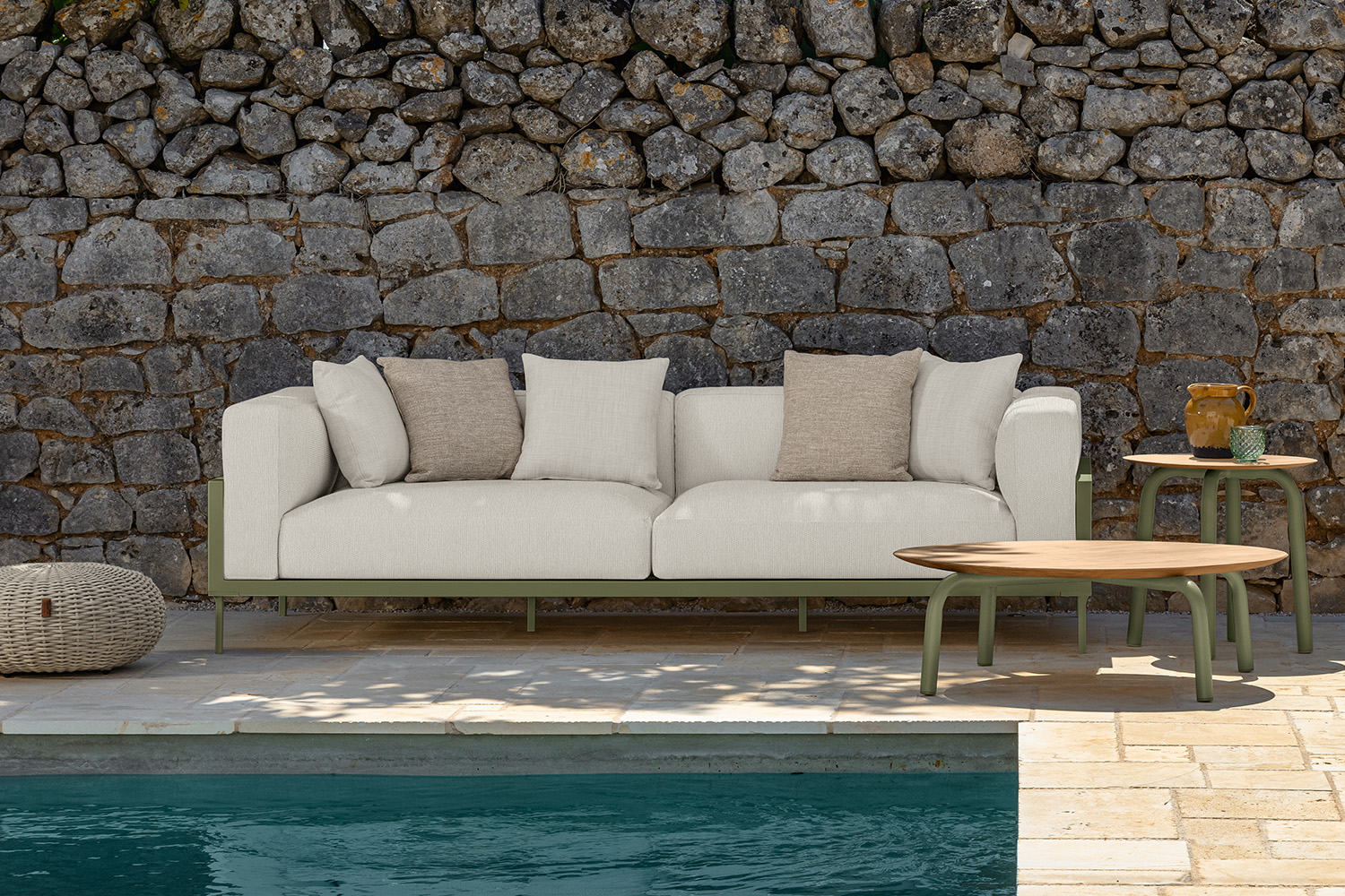 Cleo Alu Sofa