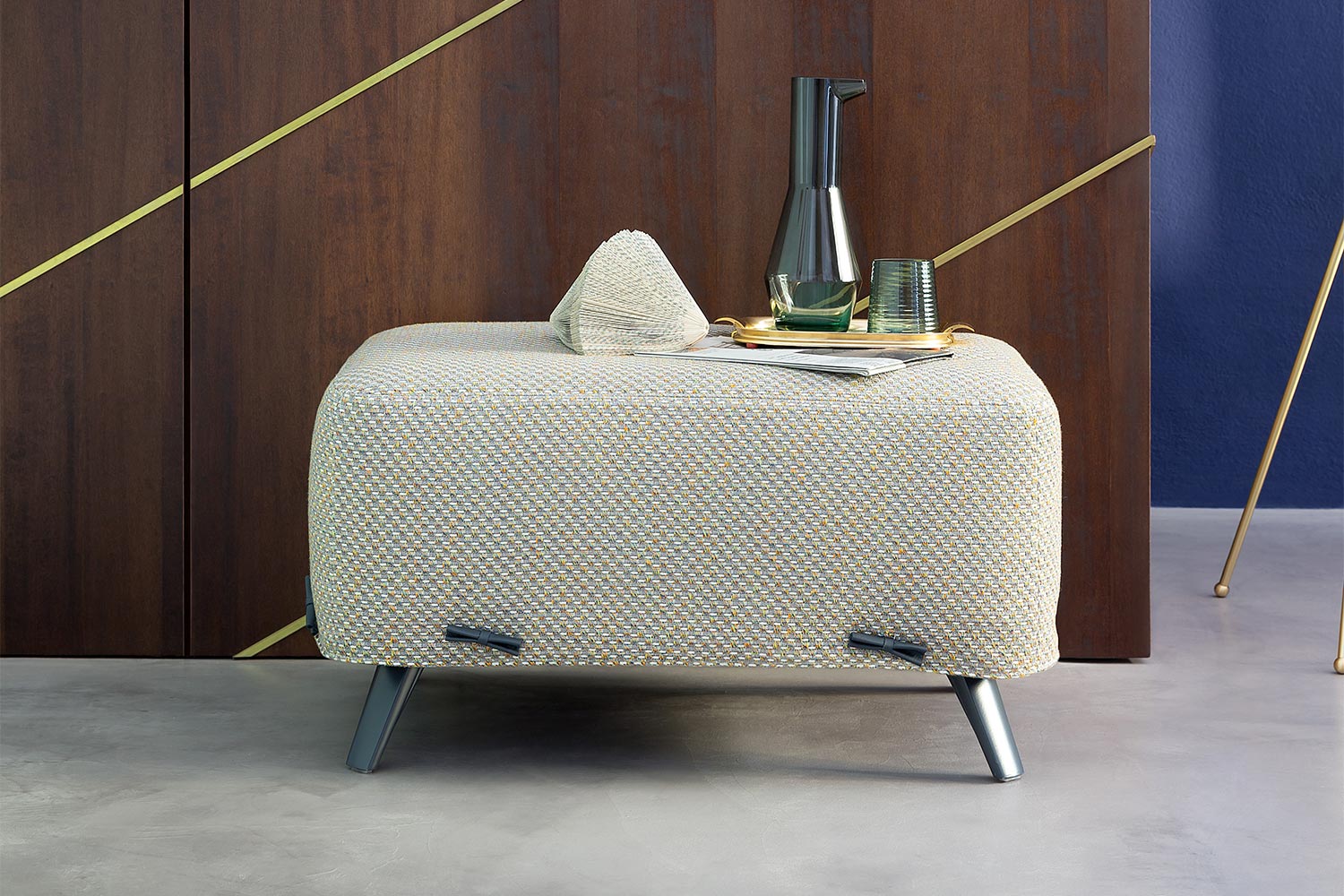 Cuff Pouf