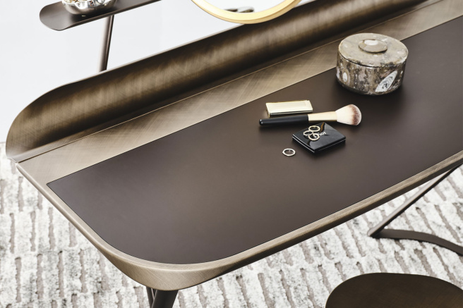 Cocoon Trousse Leather Desk by Cattelan Italia | room service 360°