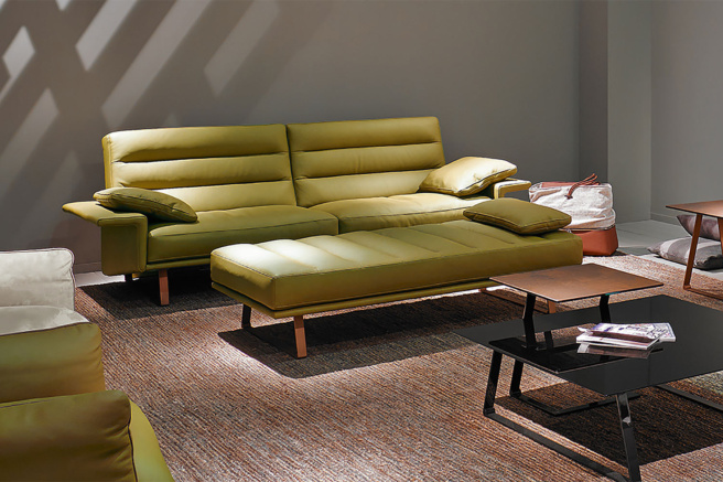 Renegade Angled Sectional Sofa with Peninsula - Thumbnail 3