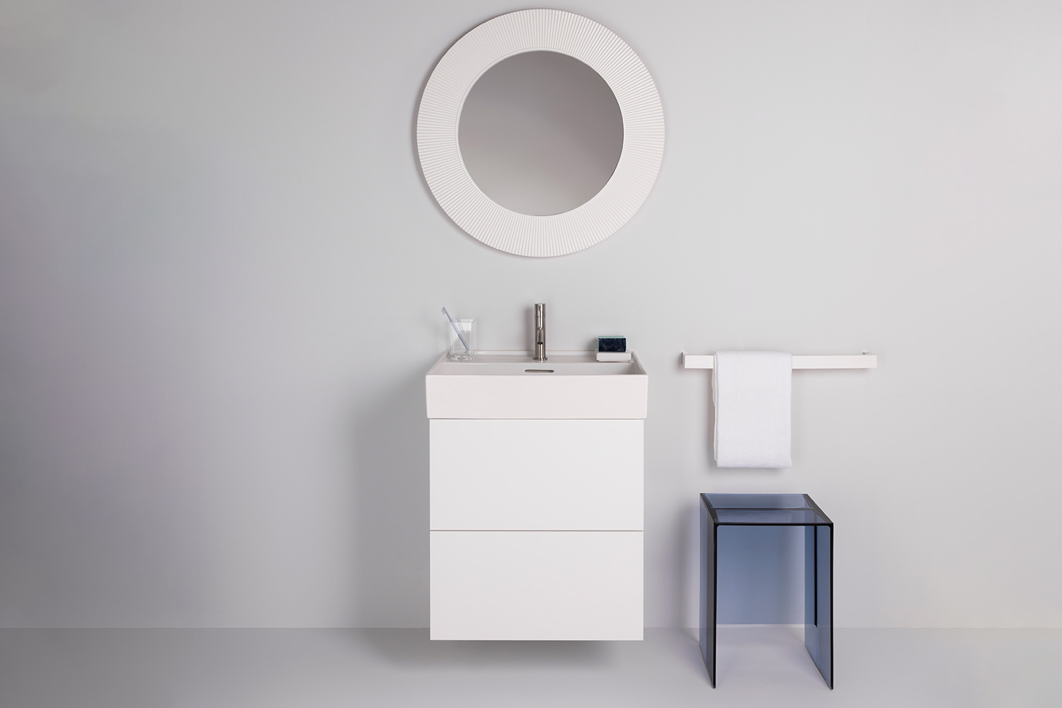 Max-Beam End Table by Kartell | room service 360°