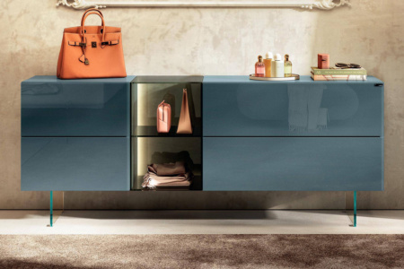 36e8 2138 Glass Dresser