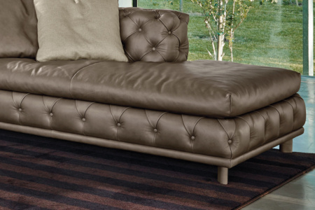 Aston Chaise