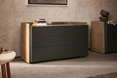 Chloe Dresser