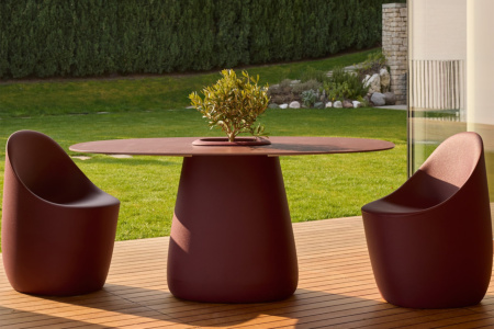 Cobble Dining Table with Planter