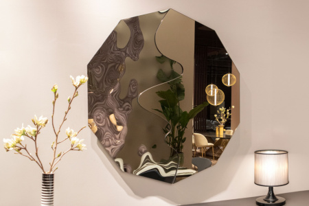 Decameron Mirror