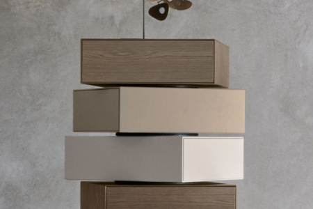 Domino Rotating Chest