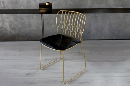 Freak Indoor Dining Chair