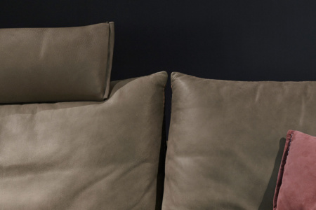 Karl Headrest