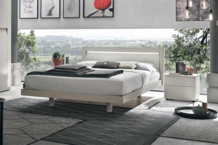 Kryzia Bed