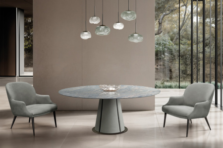 Medea Lounge Chair
