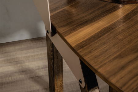 Nipper Vanity Table