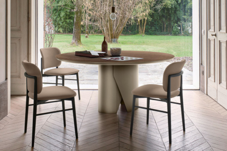 Plug Round Dining Table