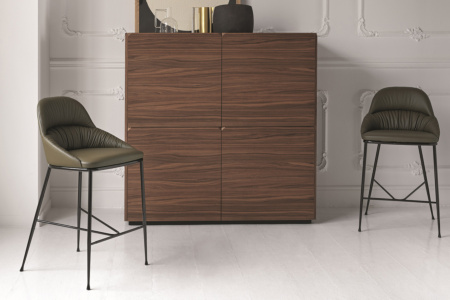 Queen Counter Stool