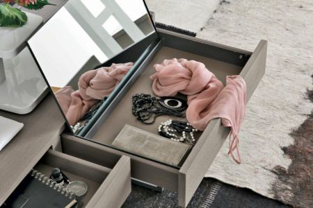 Replay Vanity Table