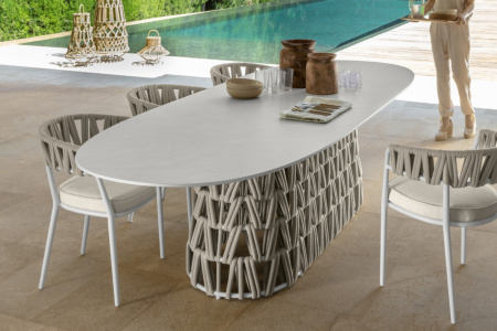Swipe Dining Table