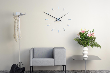 Tacon L Clock