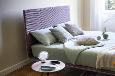 Thin Ego Bed