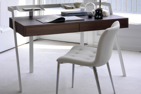 Zac Desk