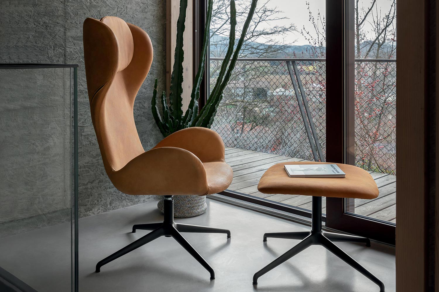 Dalia Armchair