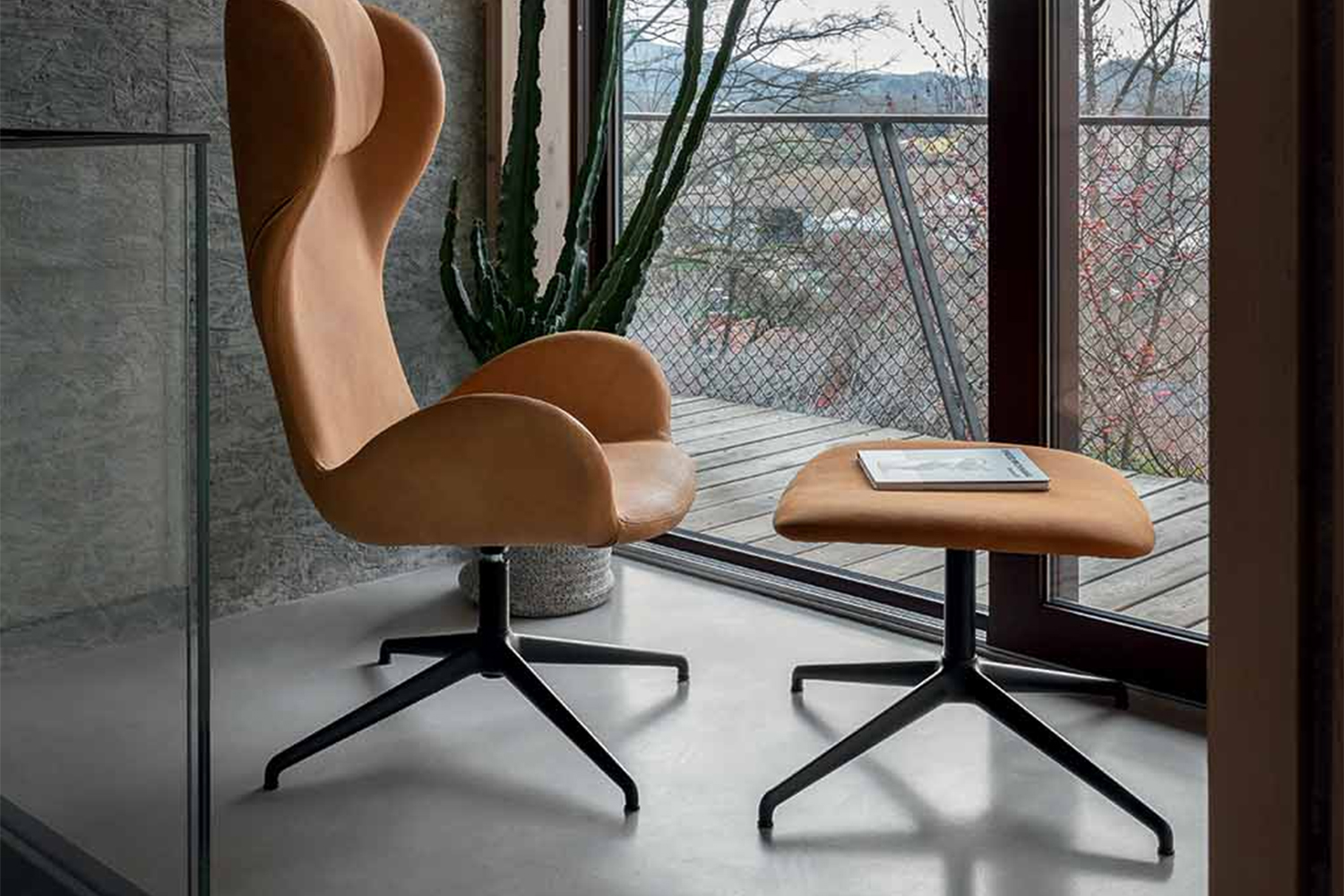 Dalia Footstool