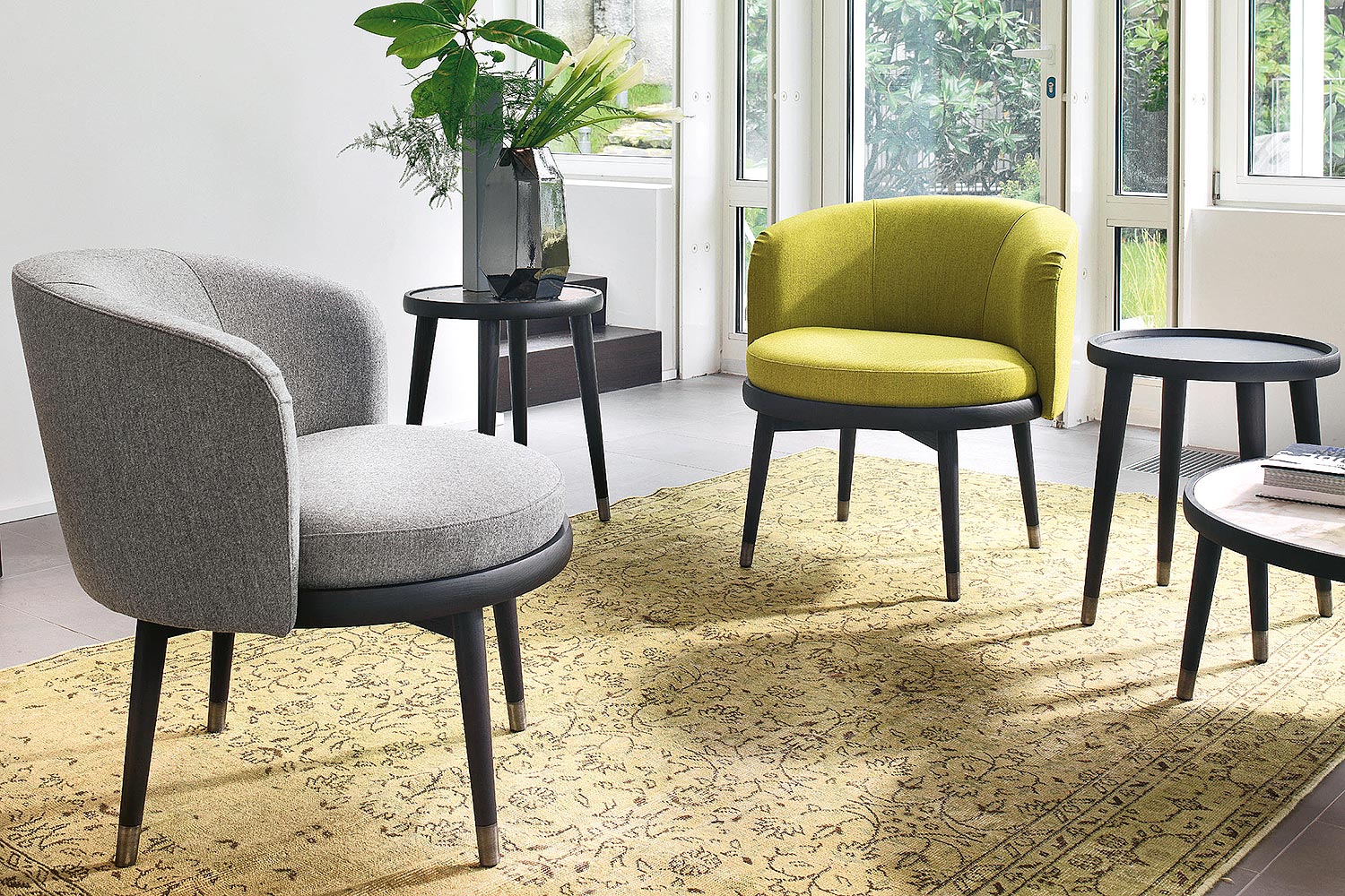 Daphne Armchair