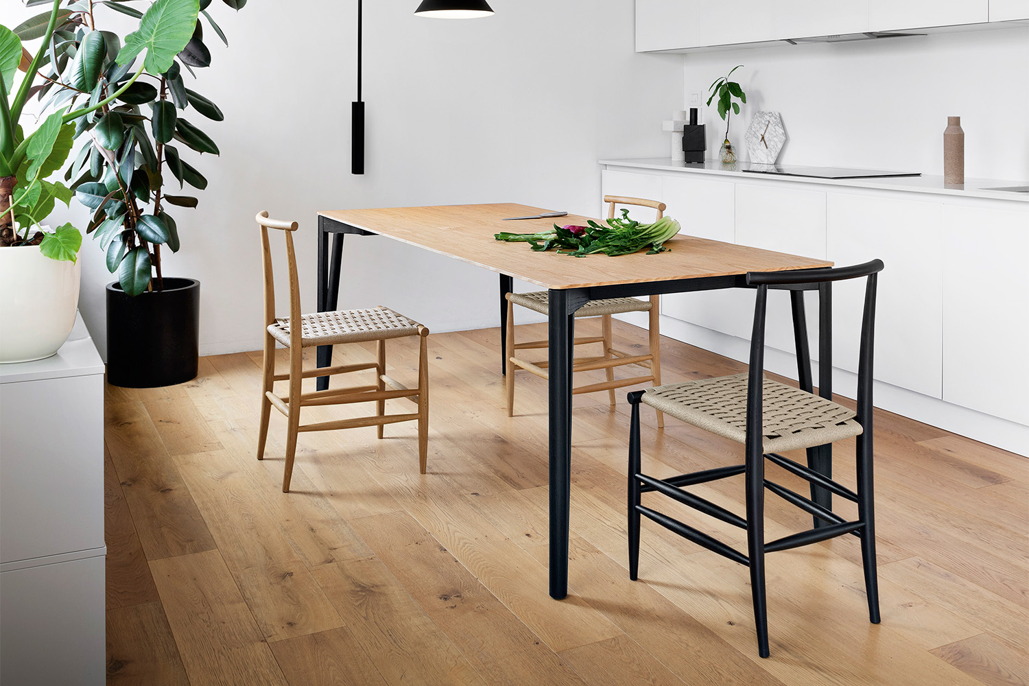 Decapo Dining Table