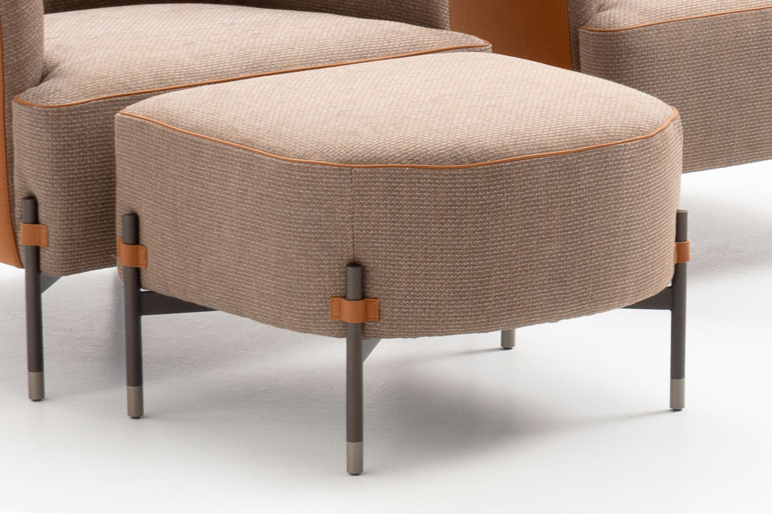 Diga Footstool
