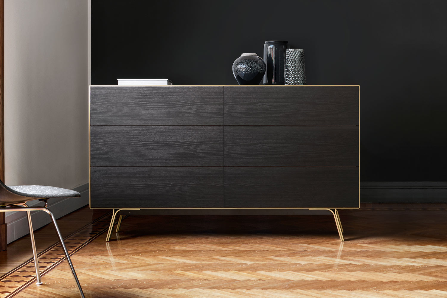 Domino Dresser