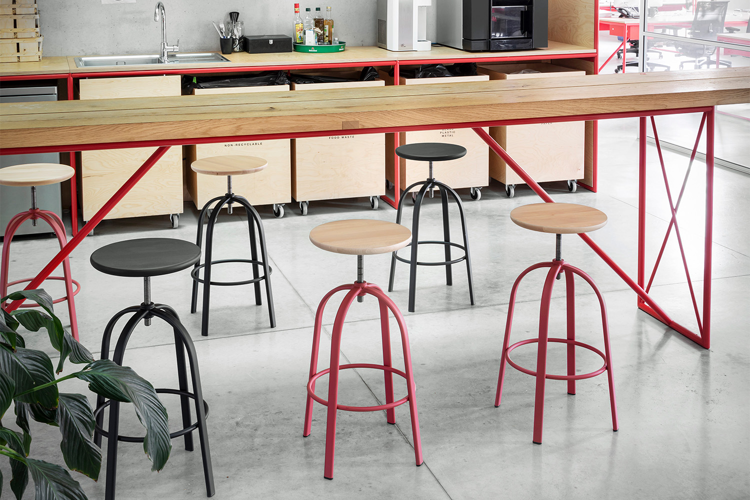 Ferrovitos Adjustable Stool