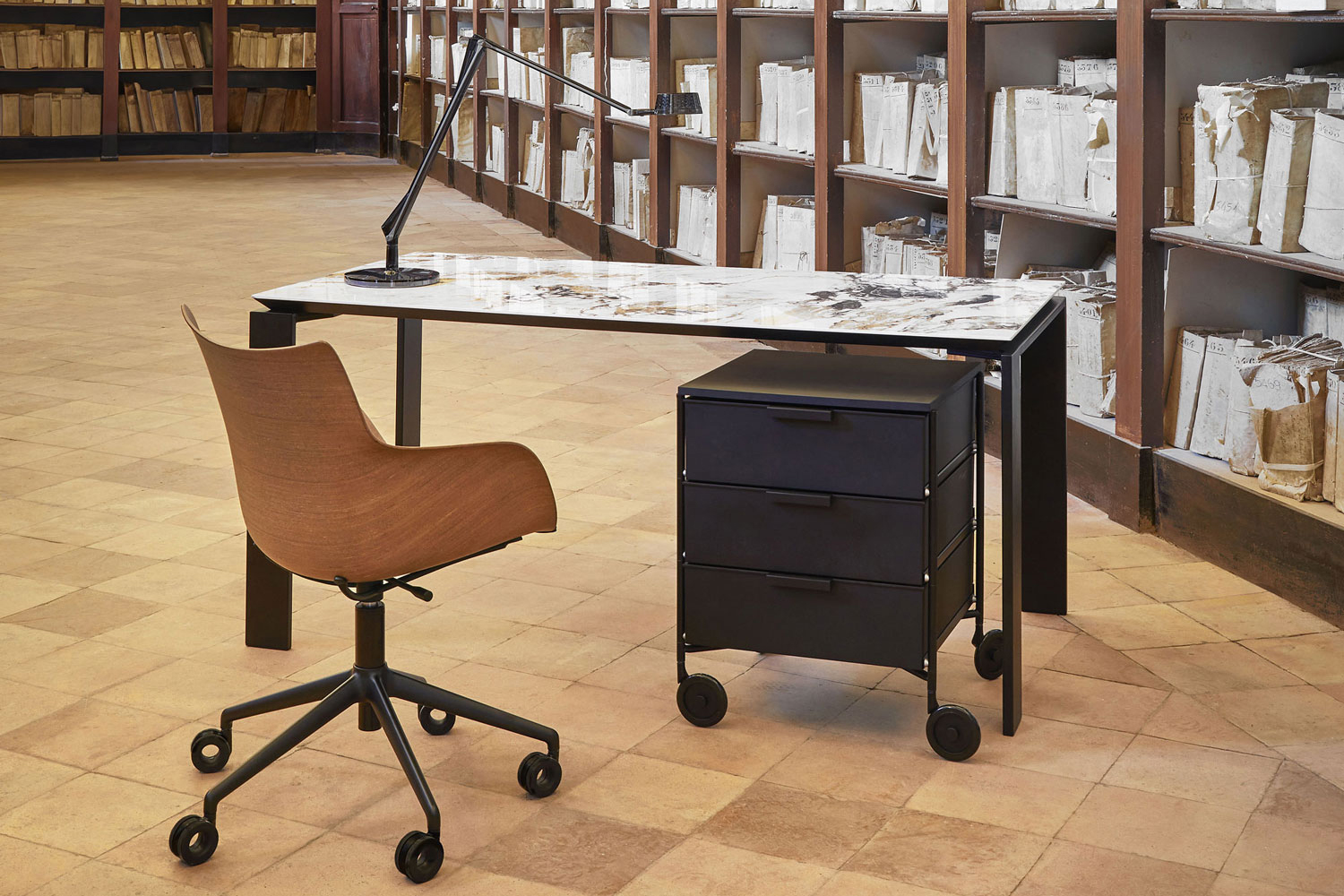 Four Ceramic Dining Table by Kartell | room service 360°