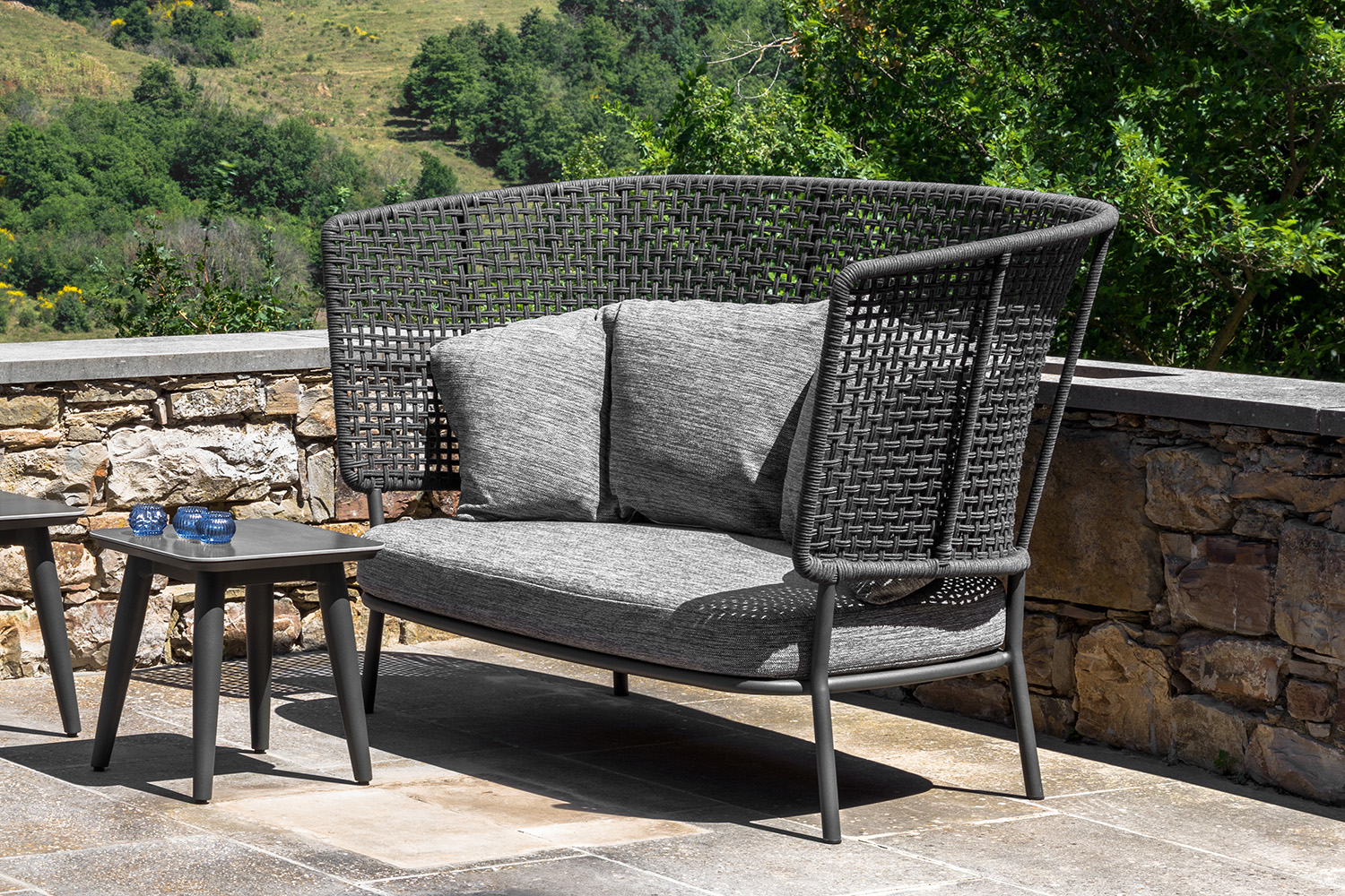 Moon Alu Love Seat by Talenti | room service 360