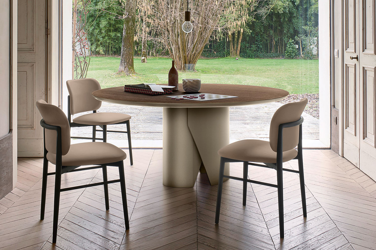Plug Round Dining Table
