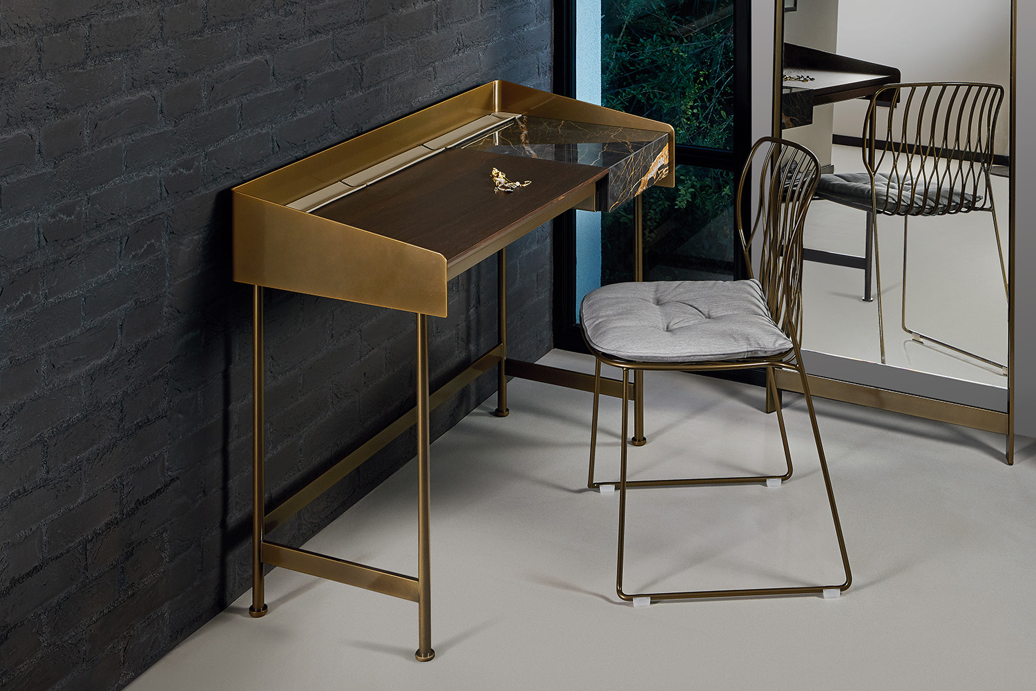 Secret Desk