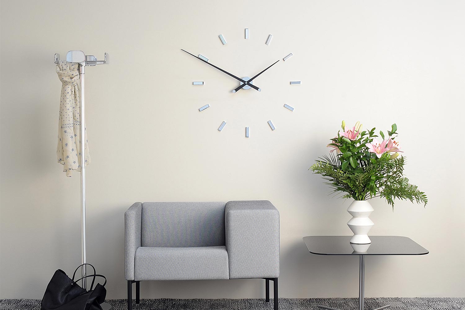 Tacon L Clock