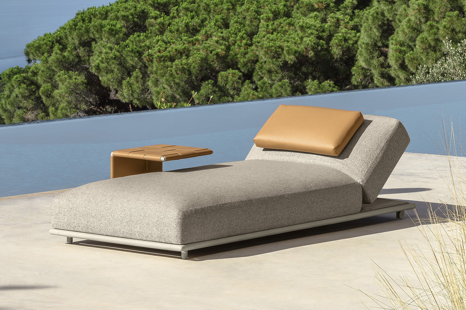 Tresse Chaise Lounge