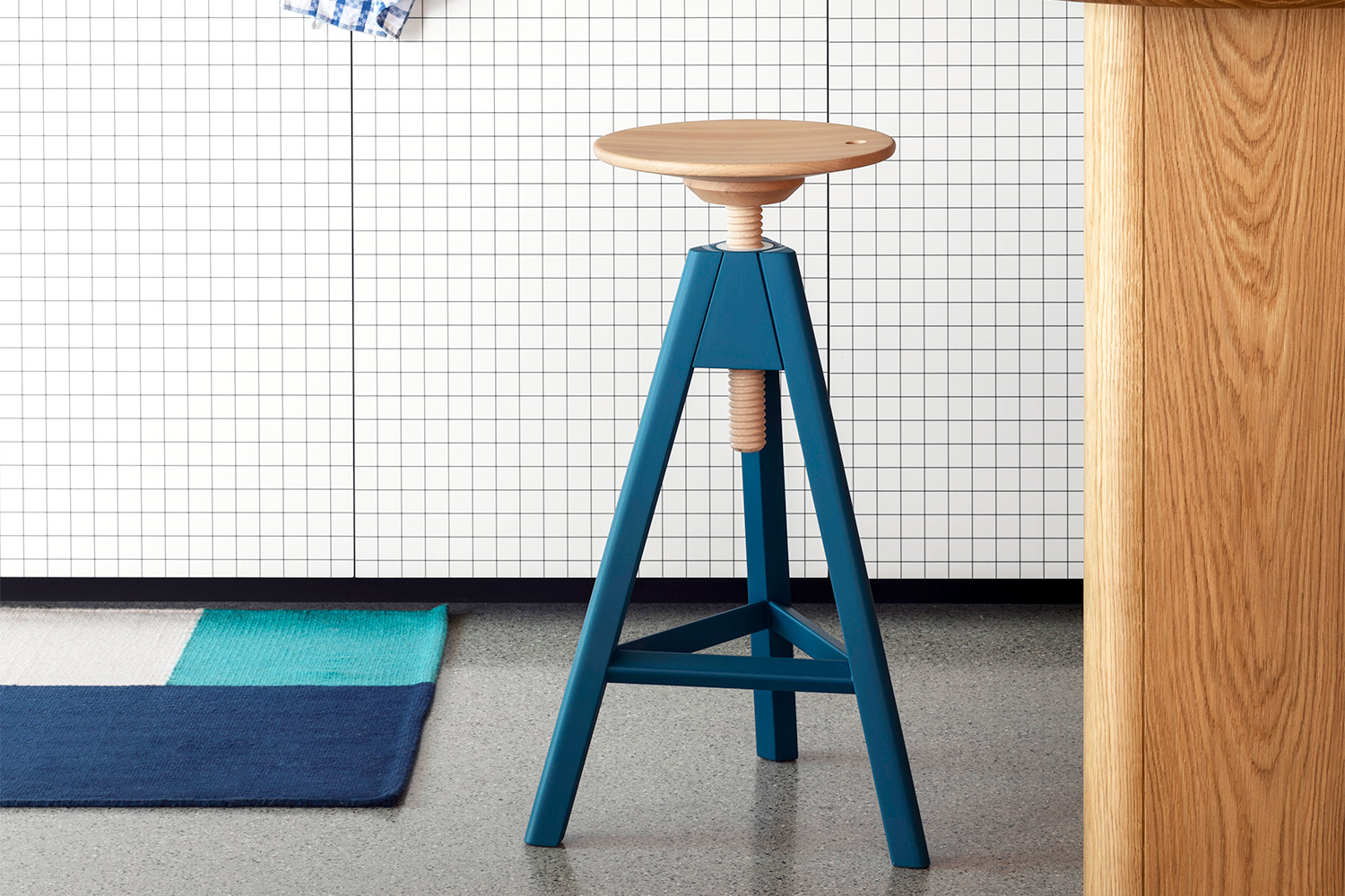 Vitos Adjustable Stool