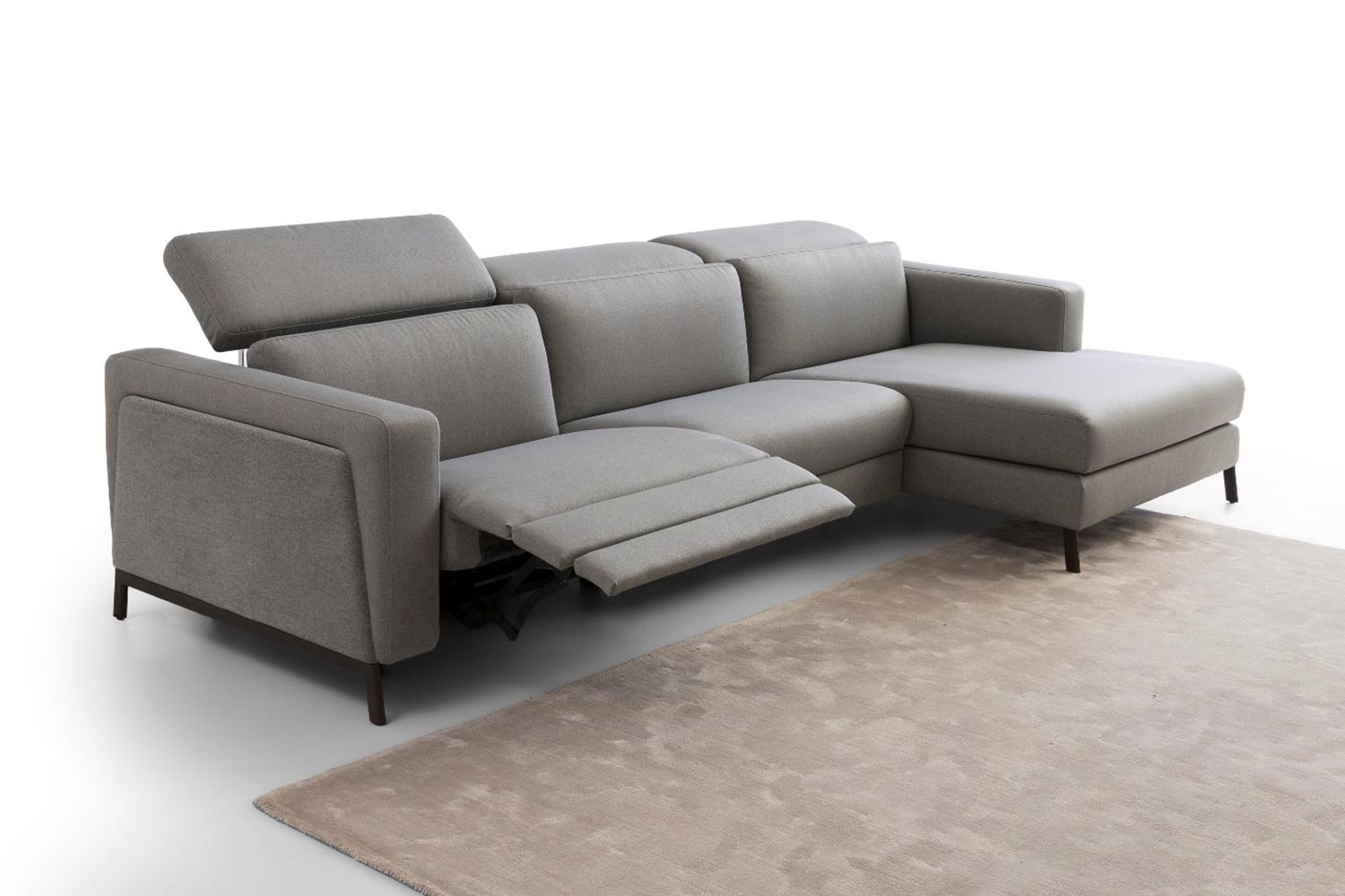 Wagner Sectional Sofa With Recliner